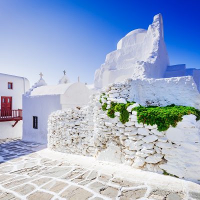 Mykonos,,Greece.,Whitewashed,Dotted,Alley,In,Old,City,Little,Venice,